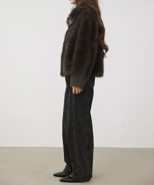 DAY CLOSET（デイ クローゼット）の「【ショート丈/厚手】ふわっとリッチに冬映え 。長袖 ビッグカラー ボリュームフェイクファー 合皮ブルゾン レディース（ブルゾン・レディース・ダークブラウン/ブラウン・L/M）」の3枚目の写真