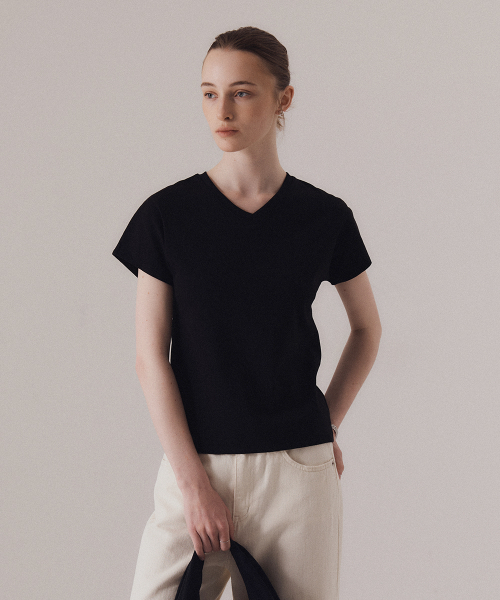 SILN(シルン)の「Contour v-neck t-shirts (BLACK)(Tシャツ/カットソー・レディース・その他・FREE)」の2枚目の写真