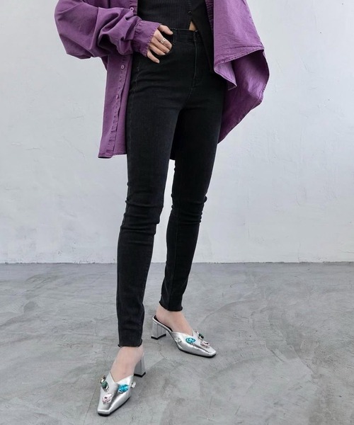 merrylatte（メリーラテ）の「ウォッシュヘムストレッチスキニーデニムPT【Primaras】（デニムパンツ・レディース・ブラック・L/M/S）」の10枚目の写真