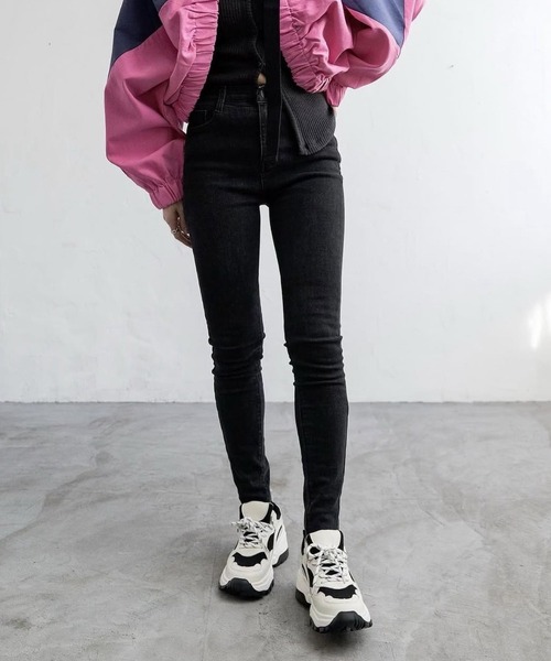 merrylatte（メリーラテ）の「ウォッシュヘムストレッチスキニーデニムPT【Primaras】（デニムパンツ・レディース・ブラック・L/M/S）」の12枚目の写真