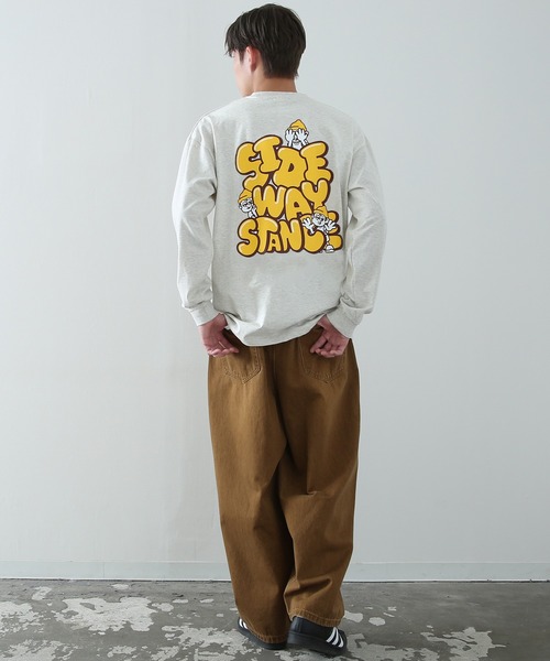 En serio TOKYO（エンソリオトーキョー）の「【SIDEWAYSTANCE】長袖キャラロゴプリントTシャツ（Tシャツ/カットソー・メンズ・ブルー系その他/ホワイト系その他/イエロー系その他/カーキ/ブラック系その他/グレー・MEDIUM/LARGE/SMALL/X-LARGE）」の9枚目の写真