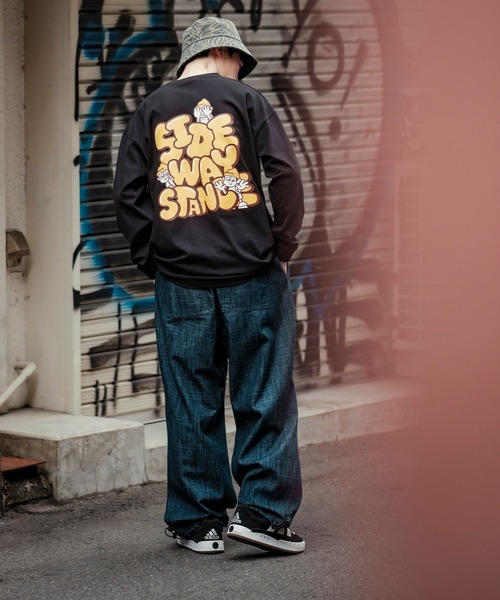 En serio TOKYO（エンソリオトーキョー）の「【SIDEWAYSTANCE】長袖キャラロゴプリントTシャツ（Tシャツ/カットソー・メンズ・ブルー系その他/ホワイト系その他/イエロー系その他/カーキ/ブラック系その他/グレー・MEDIUM/LARGE/SMALL/X-LARGE）」の15枚目の写真