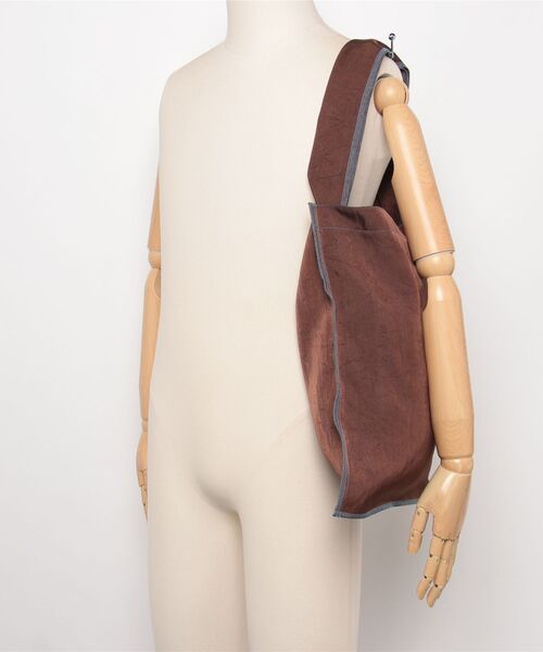 ITTI（イッチ）の「ITTI/別注 MARY INSIDE OUT TOTE - M（トートバッグ・レディース・ブラック/ブラウン・FREE）」の4枚目の写真