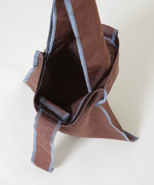 ITTI（イッチ）の「ITTI/別注 MARY INSIDE OUT TOTE - M（トートバッグ・レディース・ブラック/ブラウン・FREE）」の5枚目の写真