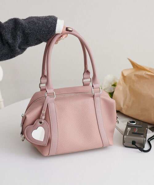 DISCOAT（ディスコート）の「ミラーチャーム付ソフトミニボストンバッグ（ボストンバッグ・レディース・ピンク/ブラウン/ブラック/ベージュ・FREE）」の4枚目の写真