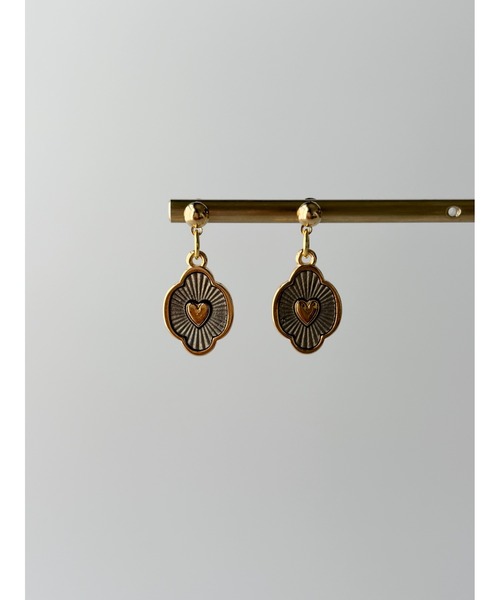 TOMEI LAB】ギリシャ ハート チャーム ピアス(MA)（ピアス（両耳用