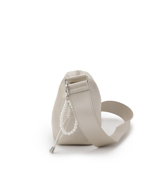 ITS'DEMO（イッツデモ）の「パール調チャーム付きショルダー（ショルダーバッグ・レディース・ブラック/ナチュラル/ライトベージュ・00）」の15枚目の写真