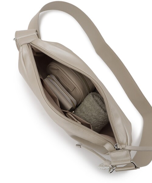 ITS'DEMO（イッツデモ）の「パール調チャーム付きショルダー（ショルダーバッグ・レディース・ブラック/ナチュラル/ライトベージュ・00）」の10枚目の写真