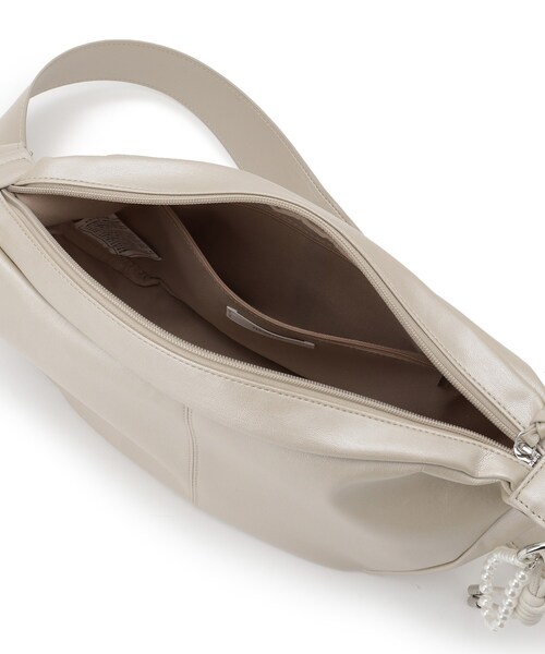 ITS'DEMO（イッツデモ）の「パール調チャーム付きショルダー（ショルダーバッグ・レディース・ブラック/ナチュラル/ライトベージュ・00）」の11枚目の写真