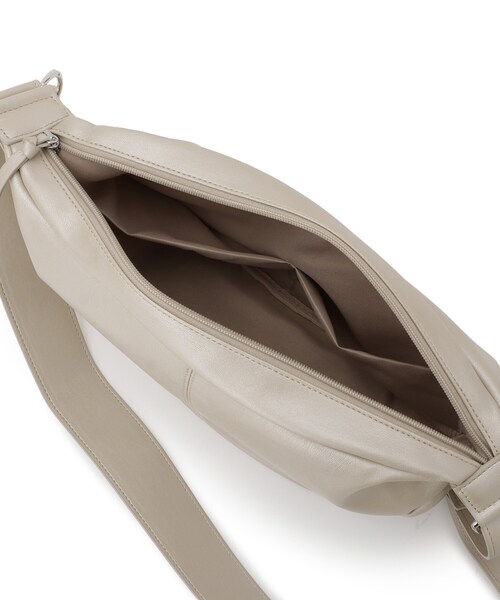 ITS'DEMO（イッツデモ）の「パール調チャーム付きショルダー（ショルダーバッグ・レディース・ブラック/ナチュラル/ライトベージュ・00）」の12枚目の写真