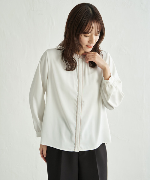 ikka(イッカ)の「ジョーゼットバイカラーブラウス(シャツ/ブラウス・レディース・オフホワイト/グレイッシュベージュ・L/M/S)」の3枚目の写真