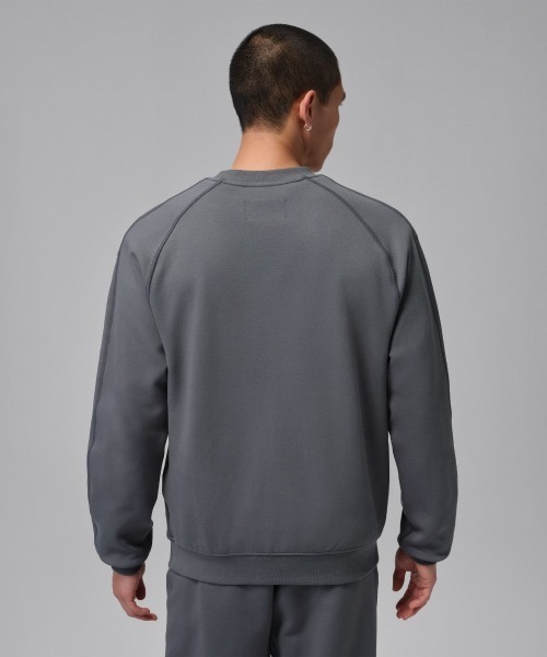 JORDAN BRAND（ジョーダンブランド）の「JORDAN BRAND Paris Saint-Germain Hoop Fleece Crewneck Sweatshirt（ジョーダンブランド パリ・サンジェルマン フープ フリース クルーネック スウェットシャツ）（スウェット・メンズ・グレー系・LARGE/MEDIUM/X-LARGE）」の2枚目の写真