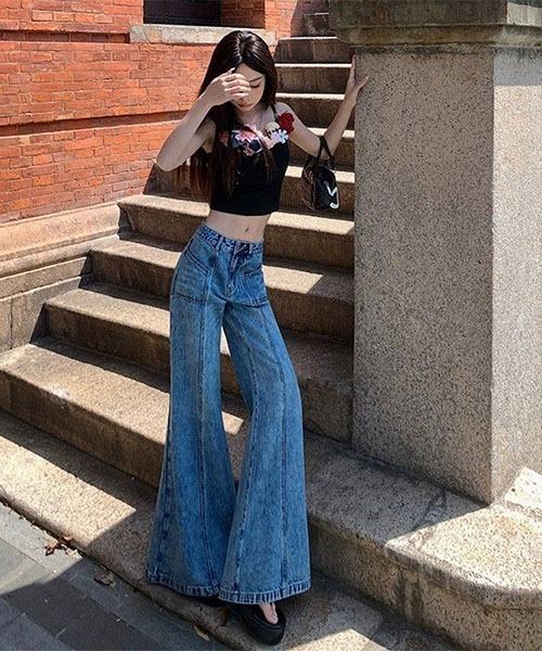 gossip！ロサンゼルス（ゴシップロサンゼルス）の「センターステッチ フレアデニム（デニムパンツ・レディース・ブルー・M）」の2枚目の写真