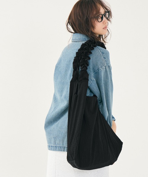 coca（coca）（コカ）の「＼再入荷／ フリルトートバッグ（トートバッグ・レディース・ブラック/ドット・ONE SIZE）」の3枚目の写真