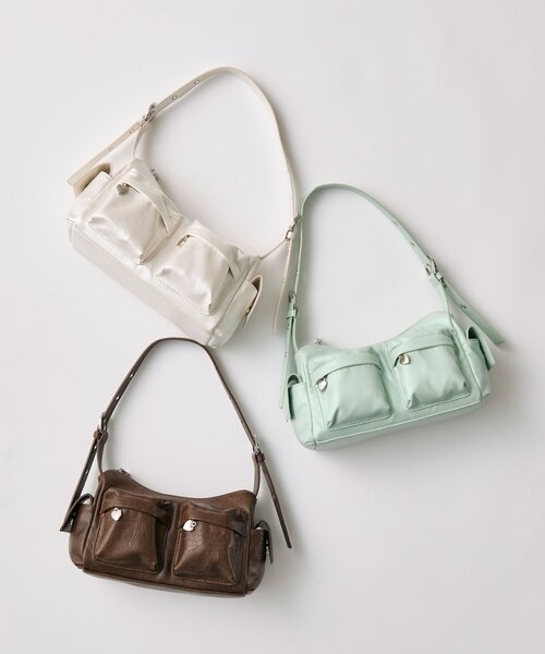 OLIVE des OLIVE（オリーブデオリーブ）の「【500mlペットボトル収納可】マルチポケットホーボーバッグ（ショルダーバッグ・レディース・ダークブラウン/ミント/オフホワイト・FREE）」の9枚目の写真