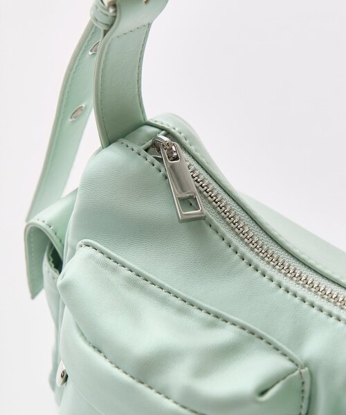 OLIVE des OLIVE（オリーブデオリーブ）の「【500mlペットボトル収納可】マルチポケットホーボーバッグ（ショルダーバッグ・レディース・ダークブラウン/ミント/オフホワイト・FREE）」の12枚目の写真