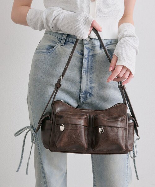 OLIVE des OLIVE（オリーブデオリーブ）の「【500mlペットボトル収納可】マルチポケットホーボーバッグ（ショルダーバッグ・レディース・ダークブラウン/ミント/オフホワイト・FREE）」の16枚目の写真