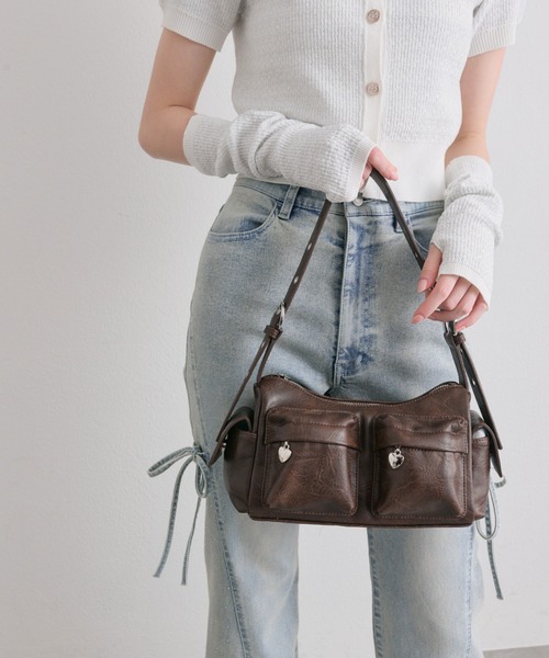 OLIVE des OLIVE（オリーブデオリーブ）の「【500mlペットボトル収納可】マルチポケットホーボーバッグ（ショルダーバッグ・レディース・ダークブラウン/ミント/オフホワイト・FREE）」の5枚目の写真