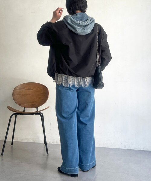 un dix cors(アンディコール)の「デニムパーカーレイヤード風ブルゾン(ブルゾン・レディース・アイボリー/ブラック・FREE)」の14枚目の写真