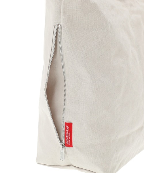 Manhattan Portage(マンハッタンポーテージ)の「AMAGANSETT SHOULDER BAG CANVAS LIGHT 26(ショルダーバッグ・レディース・グレー/グリーン・LARGE)」の8枚目の写真