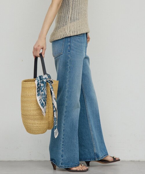 GALLARDAGALANTE(ガリャルダガランテ)の「センタークリースフレアデニム(デニムパンツ・レディース・ブルー/ホワイト・0/1/2)」の3枚目の写真