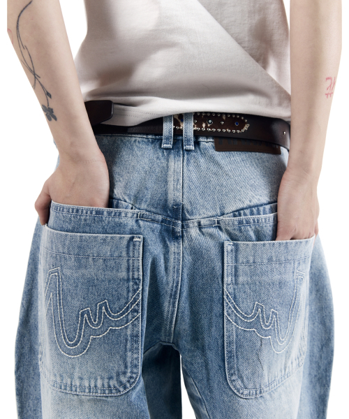 AAKAM(アーカム)の「Stitched Baggy Denim Pants (Blue)(デニムパンツ・レディース・その他・1/2)」の4枚目の写真