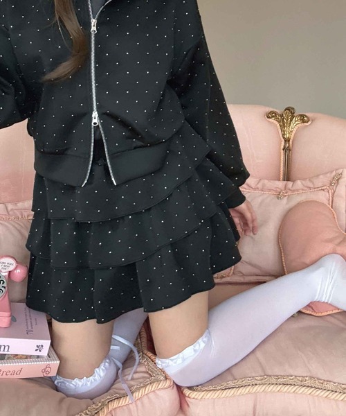 AS KNOW AS plus（アズノゥアズプラス）の「〇アソート柄ティアードフリルミニスカート(花柄・ドット・ビジュー）セットアップ対応（スカート・レディース・ブラック系/アイボリー系/グレー系・FREE）」の2枚目の写真