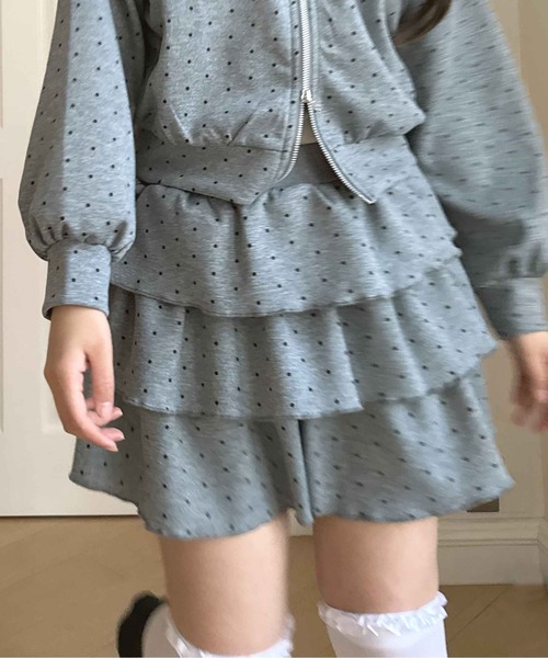 AS KNOW AS plus（アズノゥアズプラス）の「〇アソート柄ティアードフリルミニスカート(花柄・ドット・ビジュー）セットアップ対応（スカート・レディース・ブラック系/アイボリー系/グレー系・FREE）」の3枚目の写真