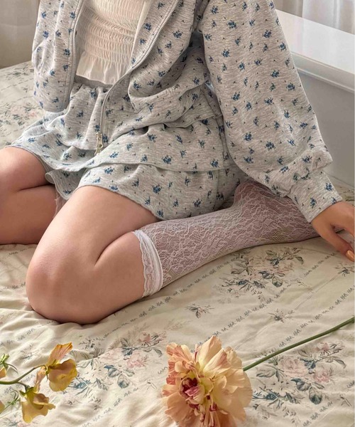 AS KNOW AS plus（アズノゥアズプラス）の「〇アソート柄ティアードフリルミニスカート(花柄・ドット・ビジュー）セットアップ対応（スカート・レディース・ブラック系/アイボリー系/グレー系・FREE）」の4枚目の写真