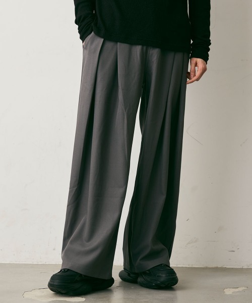 Shoowtime(ショウタイム)の「Drape Semi-Wide Tuck Slacks / ドレープセミワイドタックスラックス(スラックス・メンズ・チャコールグレー/ブラック・X-LARGE/LARGE/MEDIUM)」の1枚目の写真