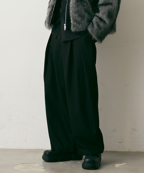 Shoowtime(ショウタイム)の「Drape Semi-Wide Tuck Slacks / ドレープセミワイドタックスラックス(スラックス・メンズ・チャコールグレー/ブラック・X-LARGE/LARGE/MEDIUM)」の2枚目の写真