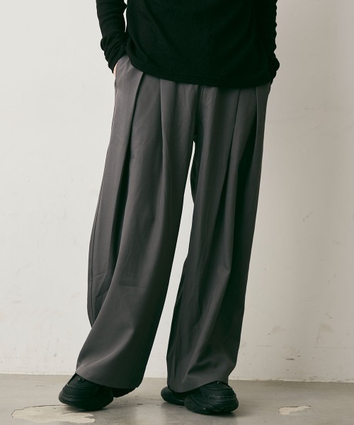 Shoowtime(ショウタイム)の「Drape Semi-Wide Tuck Slacks / ドレープセミワイドタックスラックス(スラックス・メンズ・チャコールグレー/ブラック・X-LARGE/LARGE/MEDIUM)」の3枚目の写真