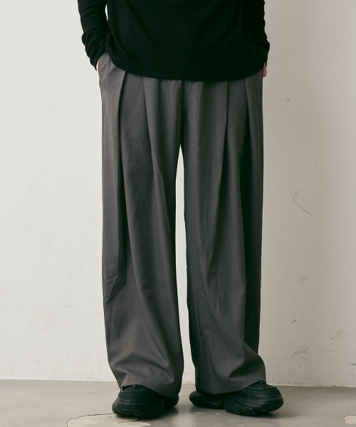 Shoowtime(ショウタイム)の「Drape Semi-Wide Tuck Slacks / ドレープセミワイドタックスラックス(スラックス・メンズ・チャコールグレー/ブラック・X-LARGE/LARGE/MEDIUM)」の4枚目の写真