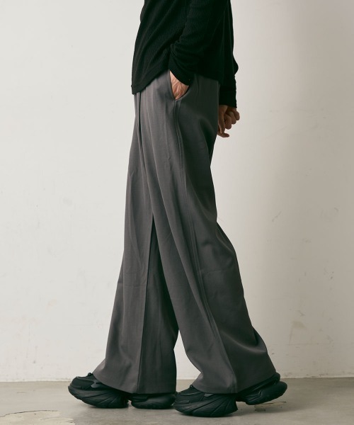 Shoowtime(ショウタイム)の「Drape Semi-Wide Tuck Slacks / ドレープセミワイドタックスラックス(スラックス・メンズ・チャコールグレー/ブラック・X-LARGE/LARGE/MEDIUM)」の6枚目の写真