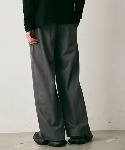 Shoowtime(ショウタイム)の「Drape Semi-Wide Tuck Slacks / ドレープセミワイドタックスラックス(スラックス・メンズ・チャコールグレー/ブラック・X-LARGE/LARGE/MEDIUM)」の8枚目の写真