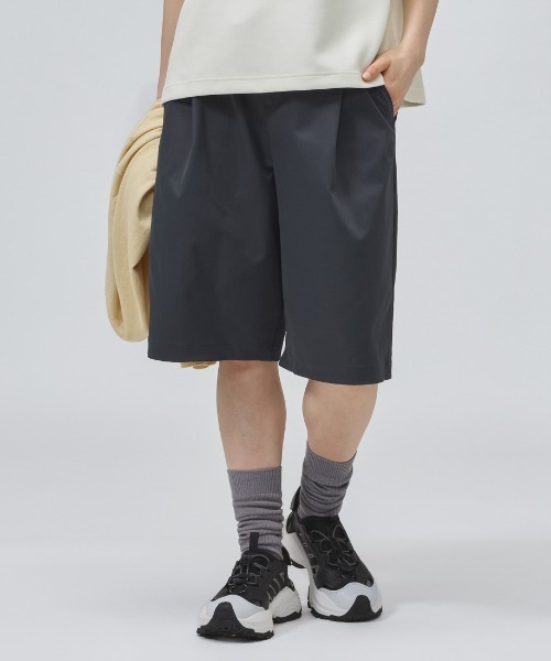 adidas(アディダス)の「【別注】アディダス adidas SOFTLUXバミューダ ルーズフィット パンツ ショーツ 限定コラボ(その他パンツ・レディース・グリーン/オフホワイト/ブラック・M/L)」の3枚目の写真
