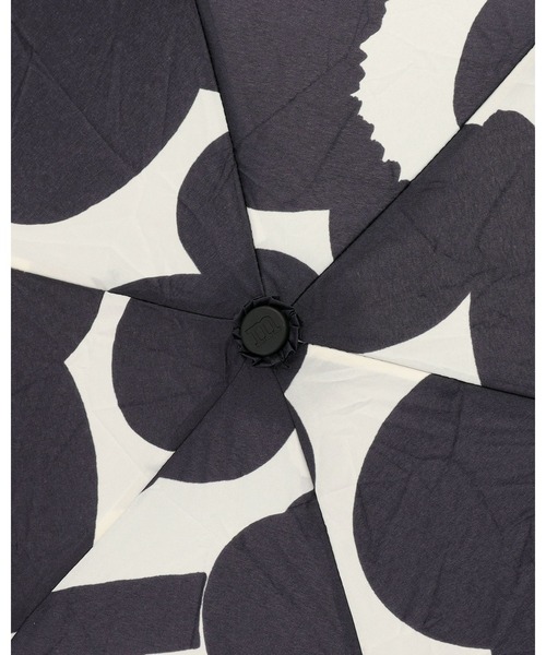 marimekko（マリメッコ）の「Unikko / Mini manual folding umbrella（折りたたみ傘・レディース・ブラック・FREE）」の5枚目の写真
