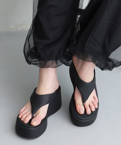 DEMETER(デメテル)の「厚底 ウェッジソール トングサンダル(サンダル・レディース・ブラック/ホワイト/イエロー/パープル/オレンジ・S/M/L/LL)」の3枚目の写真