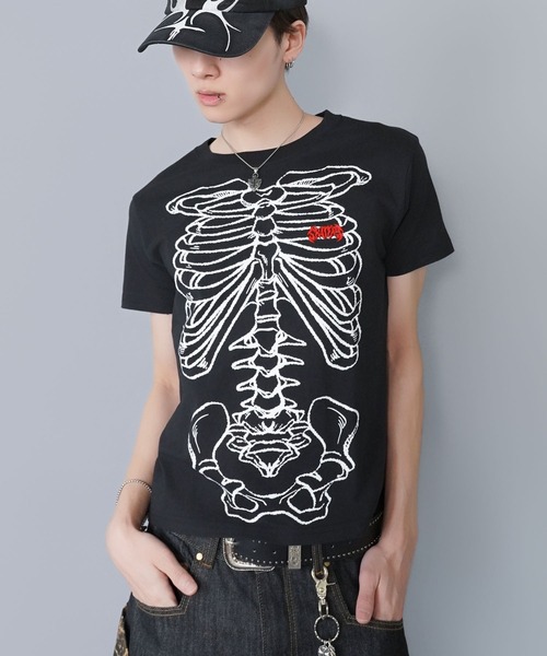 SPINNS（スピンズ）の「短丈グラフィック半袖Tシャツ/スケルトンプリント（Tシャツ/カットソー・メンズ・ホワイト/ブラック/ブラック系その他/ウッドランド・ONESIZE）」の21枚目の写真