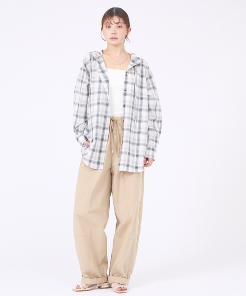 abahouse mavie(アバハウスマヴィ)の「【旬シルエット】カーブイージーパンツ(その他パンツ・レディース・ホワイト/ベージュ/ブラック・38/36)」の16枚目の写真