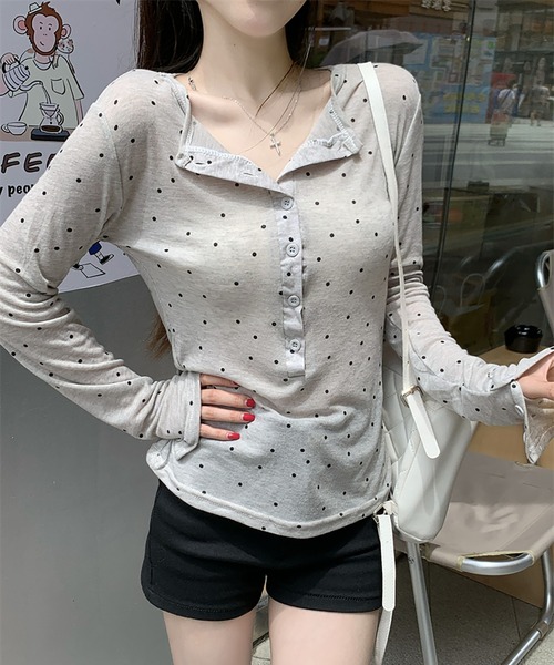 LAFFMO(ラフモ)の「ヘンリーネックドット柄シアーカットソー(Tシャツ/カットソー・レディース・グレー/ベージュ・F)」の5枚目の写真