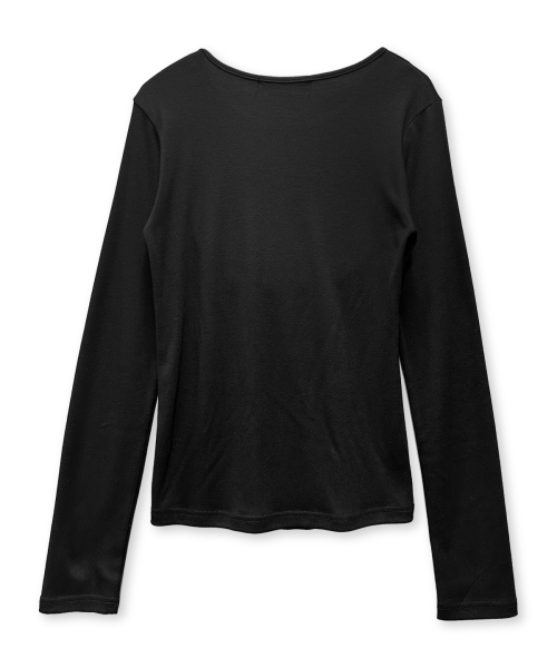 DAMISH(ダミシュ)の「タイポグラフィクロスUネックロングスリーブ_ブラック(Tシャツ/カットソー・レディース・アイボリー/ブラック・FREE)」の4枚目の写真