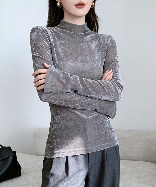ONEP STAR(ワンピスター)の「ベルベット調ハイネックトップス(Tシャツ/カットソー・レディース・オフホワイト/グレー・MEDIUM/LARGE)」の1枚目の写真
