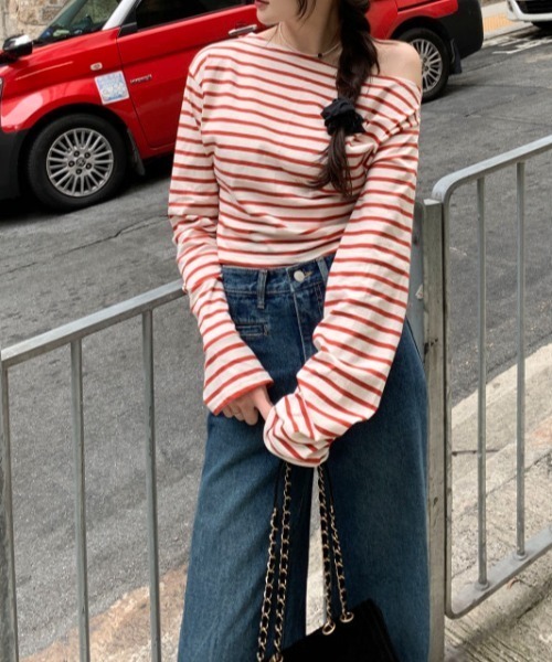 FAVORITO（ファヴォリート）の「ボーダーオフショルダートップス（Tシャツ/カットソー・レディース・ブラック/レッド・F）」の22枚目の写真
