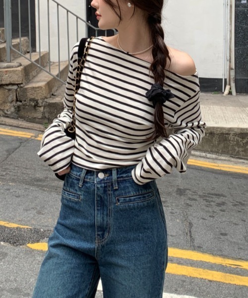 FAVORITO（ファヴォリート）の「ボーダーオフショルダートップス（Tシャツ/カットソー・レディース・ブラック/レッド・F）」の5枚目の写真