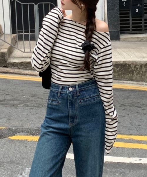 FAVORITO（ファヴォリート）の「ボーダーオフショルダートップス（Tシャツ/カットソー・レディース・ブラック/レッド・F）」の9枚目の写真