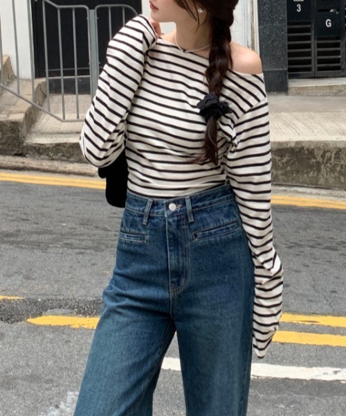 FAVORITO（ファヴォリート）の「ボーダーオフショルダートップス（Tシャツ/カットソー・レディース・ブラック/レッド・F）」の10枚目の写真