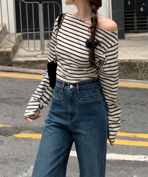 FAVORITO（ファヴォリート）の「ボーダーオフショルダートップス（Tシャツ/カットソー・レディース・ブラック/レッド・F）」の11枚目の写真