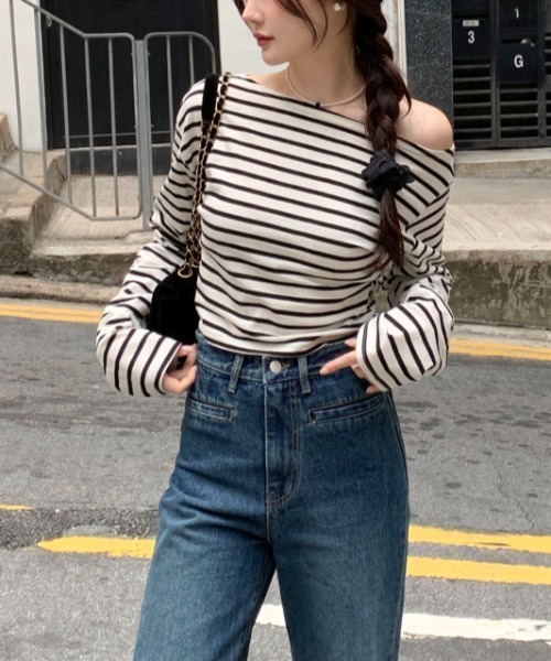FAVORITO（ファヴォリート）の「ボーダーオフショルダートップス（Tシャツ/カットソー・レディース・ブラック/レッド・F）」の12枚目の写真