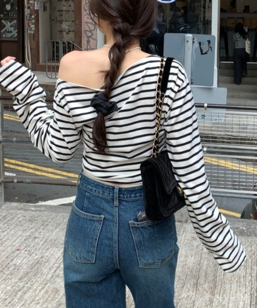 FAVORITO（ファヴォリート）の「ボーダーオフショルダートップス（Tシャツ/カットソー・レディース・ブラック/レッド・F）」の16枚目の写真